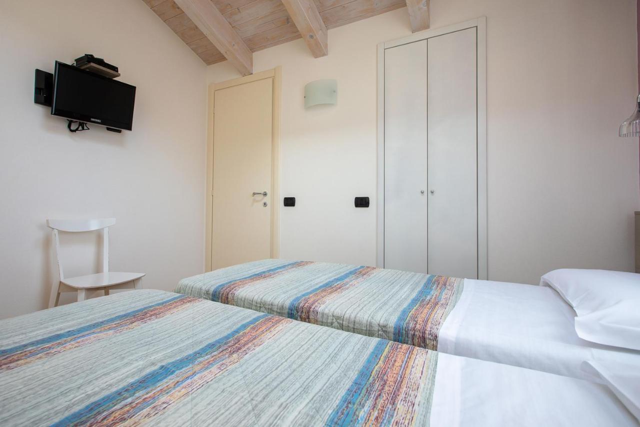 Residence Cafelicita - Promotion - Apartments Lake View - Infinity Pool - Jacuzzi กราเวโดนา ภายนอก รูปภาพ