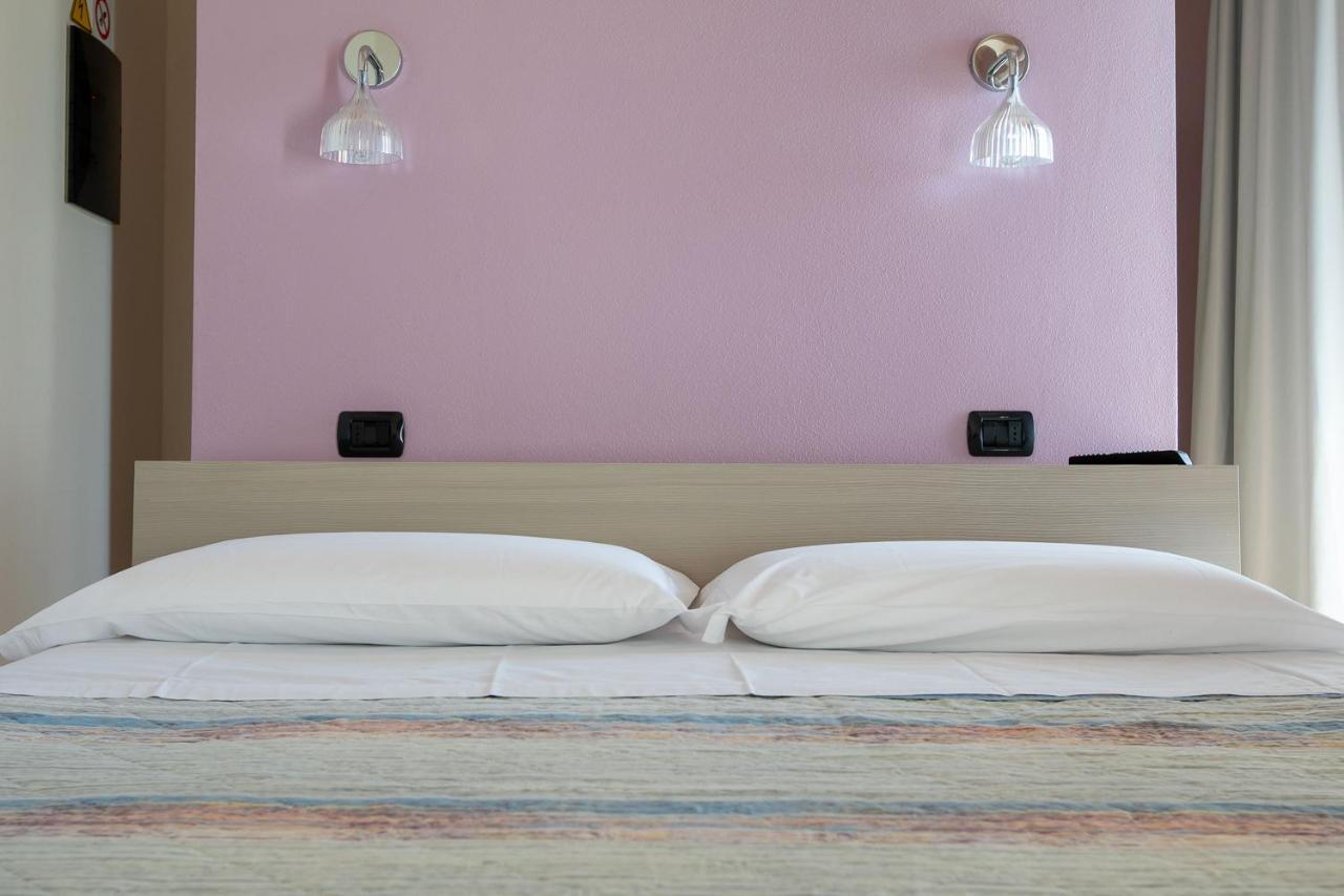 Residence Cafelicita - Promotion - Apartments Lake View - Infinity Pool - Jacuzzi กราเวโดนา ภายนอก รูปภาพ