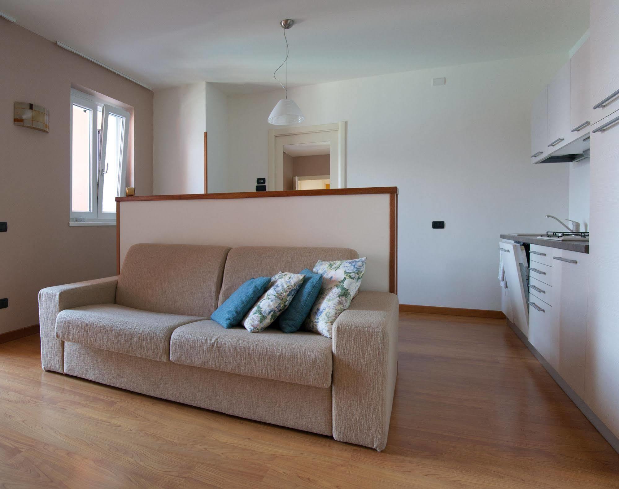 Residence Cafelicita - Promotion - Apartments Lake View - Infinity Pool - Jacuzzi กราเวโดนา ภายนอก รูปภาพ