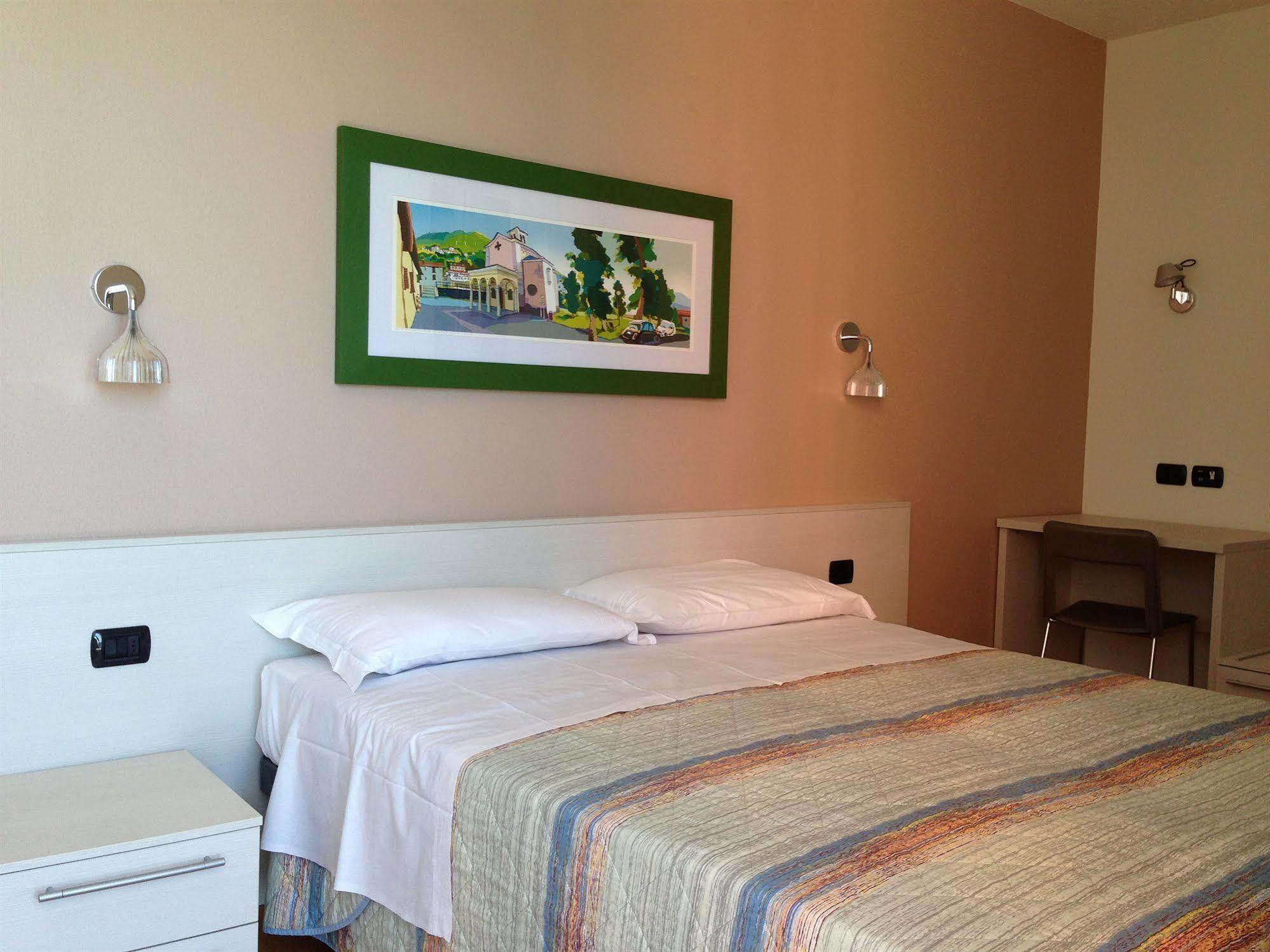 Residence Cafelicita - Promotion - Apartments Lake View - Infinity Pool - Jacuzzi กราเวโดนา ภายนอก รูปภาพ