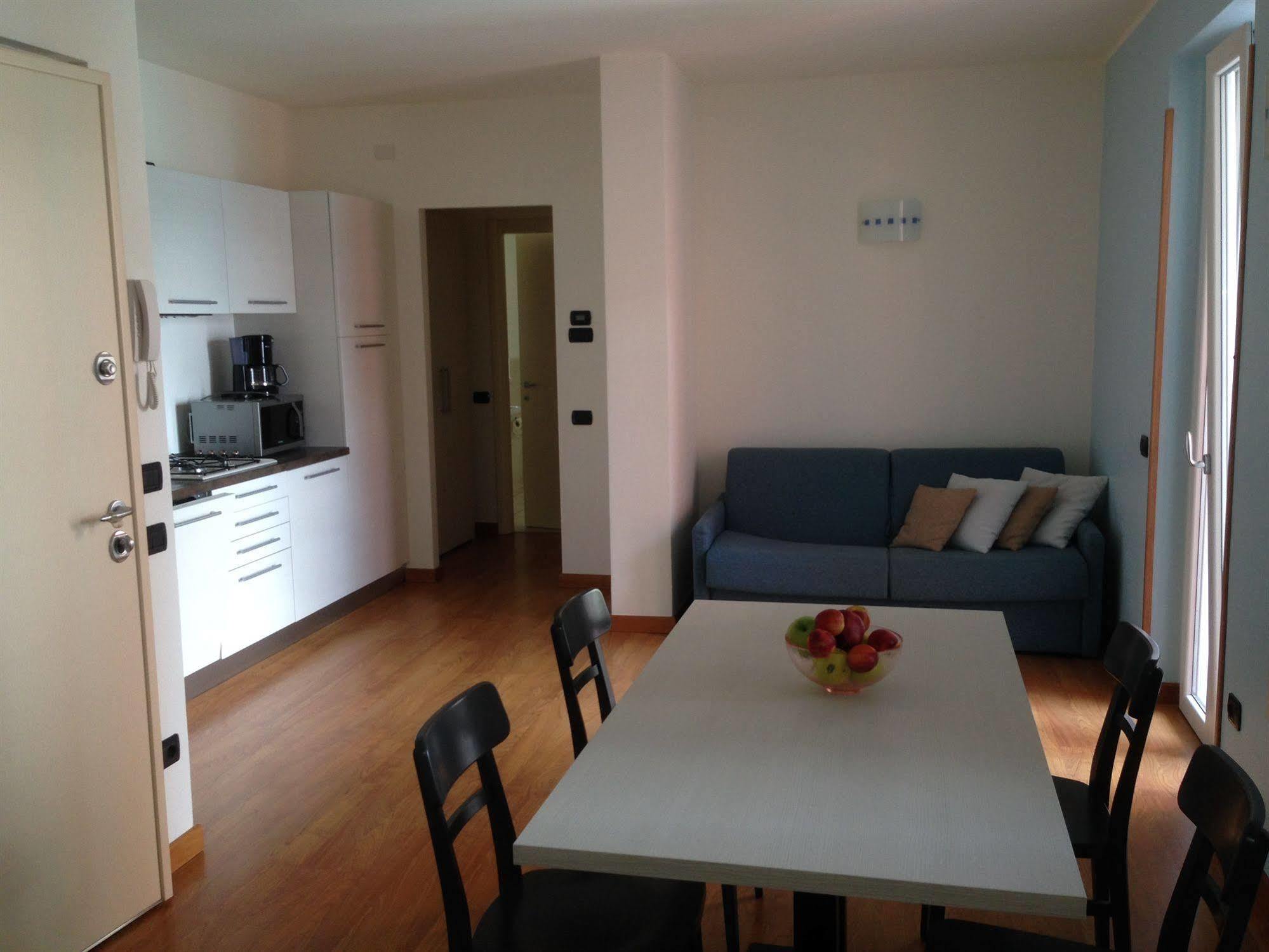 Residence Cafelicita - Promotion - Apartments Lake View - Infinity Pool - Jacuzzi กราเวโดนา ภายนอก รูปภาพ