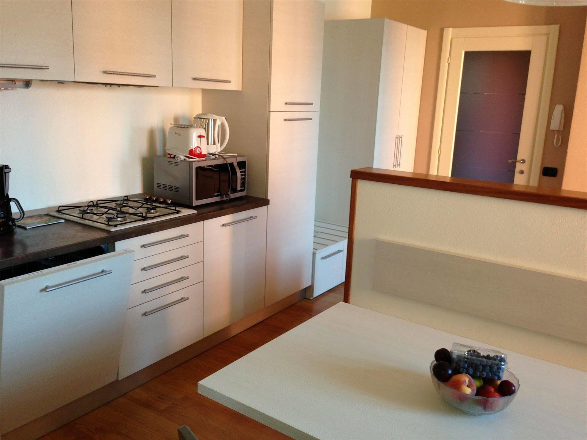 Residence Cafelicita - Promotion - Apartments Lake View - Infinity Pool - Jacuzzi กราเวโดนา ภายนอก รูปภาพ