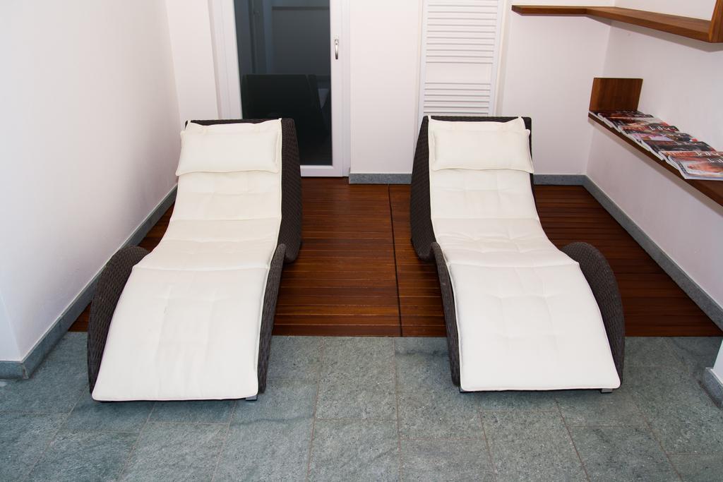 Residence Cafelicita - Promotion - Apartments Lake View - Infinity Pool - Jacuzzi กราเวโดนา ภายนอก รูปภาพ